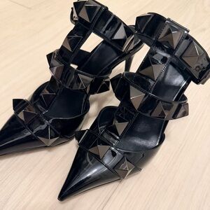 Classy Bad girl Valentino Garavani Black Patent Pointed-Toe Stud Strap Heels